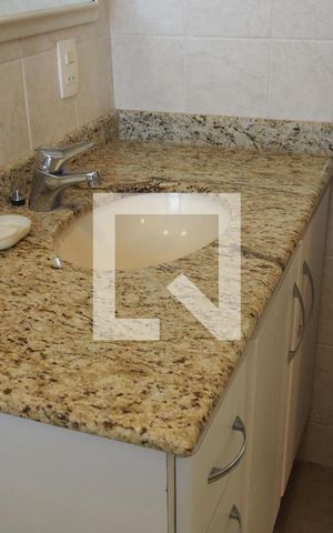Casa à venda com 300m², 5 quartos e 4 vagasBanheiro da Suíte 4