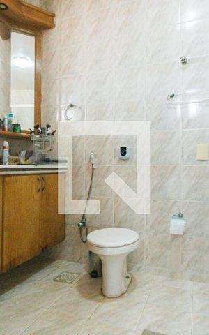 Casa de condomínio à venda com 400m², 3 quartos e 1 vaga Casa de condomínio à venda com 400m², 3 quartos e 1 vagaBanheiro da Suíte