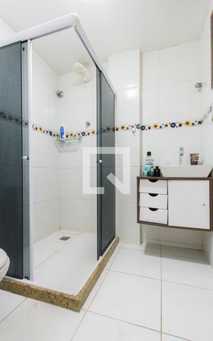 Casa de condomínio à venda com 400m², 3 quartos e 1 vaga Casa de condomínio à venda com 400m², 3 quartos e 1 vagaBanheiro Social 2