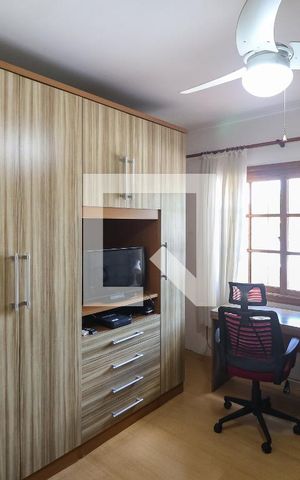 Casa à venda com 293m², 5 quartos e 5 vagas Casa à venda com 293m², 5 quartos e 5 vagasQuarto 3