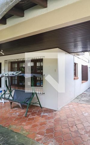 Casa à venda com 293m², 5 quartos e 5 vagas Casa à venda com 293m², 5 quartos e 5 vagasÁrea externa