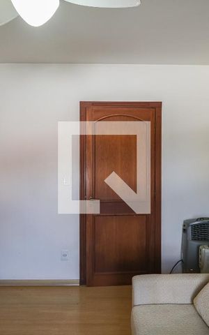 Casa à venda com 293m², 5 quartos e 5 vagas Casa à venda com 293m², 5 quartos e 5 vagasQuarto 4