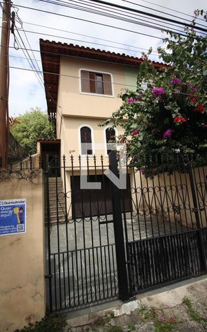 Casa à venda com 178m², 3 quartos e 3 vagasFachada