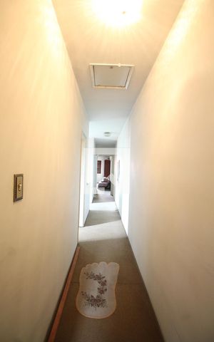 Casa à venda com 178m², 3 quartos e 3 vagasCorredor