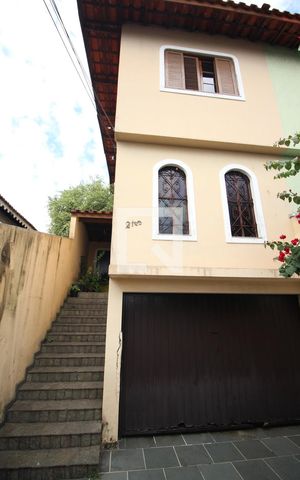 Casa à venda com 178m², 3 quartos e 3 vagasFachada