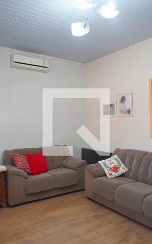 Casa para alugar com 240m², 3 quartos e 4 vagas Casa para alugar com 240m², 3 quartos e 4 vagasSala