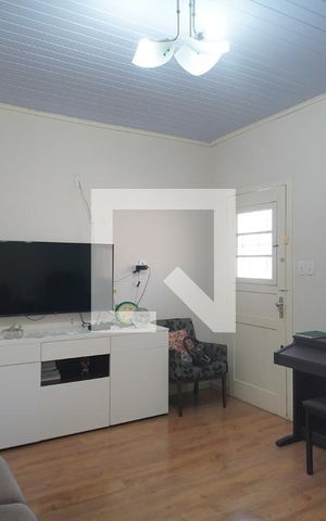 Casa para alugar com 240m², 3 quartos e 4 vagas Casa para alugar com 240m², 3 quartos e 4 vagasSala