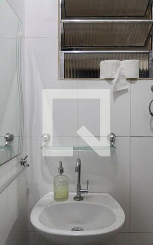 Casa à venda com 250m², 3 quartos e 2 vagasBanheiro área de serviço