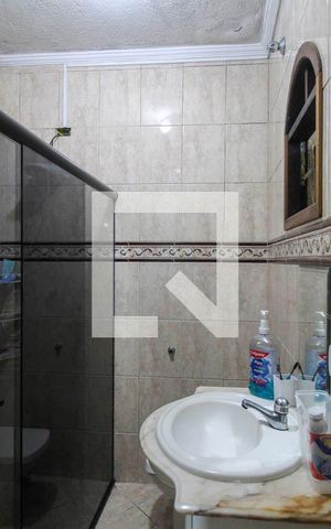 Casa à venda com 250m², 3 quartos e 2 vagasBanheiro Quarto 1