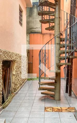 Casa à venda com 200m², 2 quartos e 1 vaga Casa à venda com 200m², 2 quartos e 1 vagaQuintal