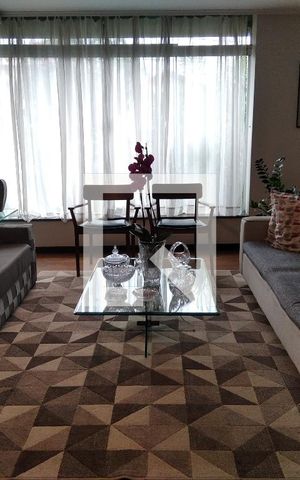 Casa à venda com 630m², 4 quartos e 3 vagas Casa à venda com 630m², 4 quartos e 3 vagasSala
