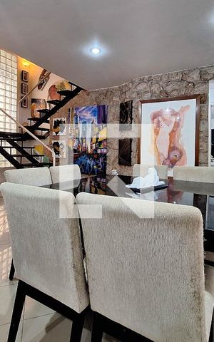 Casa à venda com 246m², 3 quartos e 2 vagas Casa à venda com 246m², 3 quartos e 2 vagasSala