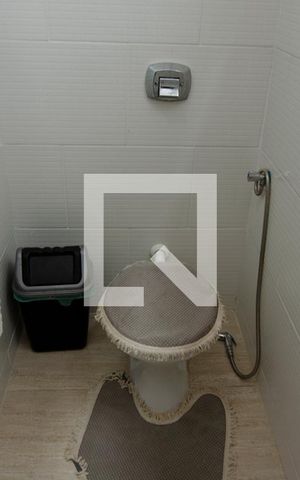 Casa de condomínio para alugar com 600m², 3 quartos e 2 vagas Casa de condomínio para alugar com 600m², 3 quartos e 2 vagasBanheiro da Suíte 1