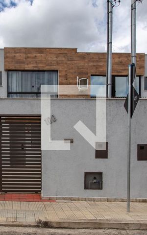 Casa à venda com 103m², 3 quartos e 2 vagas Casa à venda com 103m², 3 quartos e 2 vagasFachada