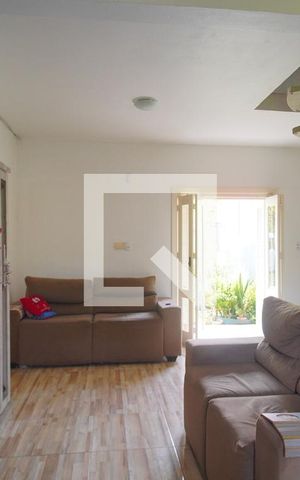 Casa à venda com 200m², 4 quartos e 2 vagas Casa à venda com 200m², 4 quartos e 2 vagasSala