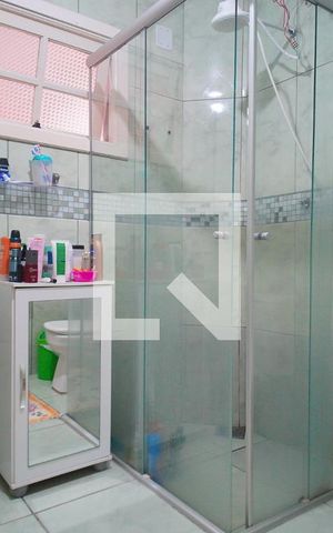 Casa à venda com 200m², 4 quartos e 2 vagas Casa à venda com 200m², 4 quartos e 2 vagasBanheiro 1