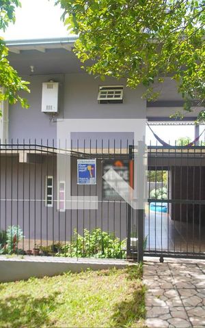 Casa à venda com 200m², 4 quartos e 2 vagas Casa à venda com 200m², 4 quartos e 2 vagasFachada