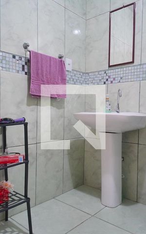 Casa à venda com 200m², 4 quartos e 2 vagas Casa à venda com 200m², 4 quartos e 2 vagasBanheiro 1