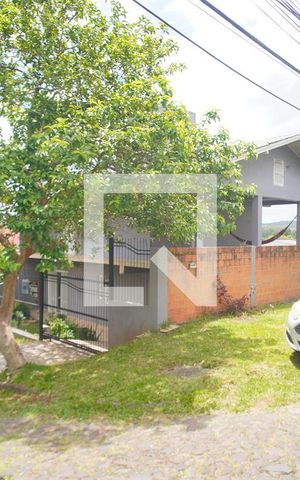 Casa à venda com 200m², 4 quartos e 2 vagas Casa à venda com 200m², 4 quartos e 2 vagasFachada