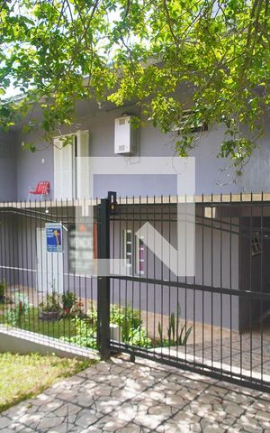 Casa à venda com 200m², 4 quartos e 2 vagas Casa à venda com 200m², 4 quartos e 2 vagasFachada