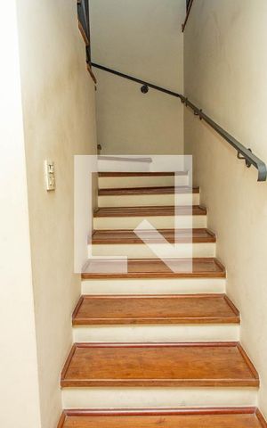 Casa à venda com 900m², 5 quartos e 10 vagasEscada
