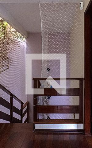 Casa à venda com 350m², 4 quartos e 4 vagas Casa à venda com 350m², 4 quartos e 4 vagascorredor para os comodos