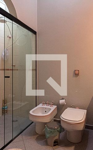 Casa à venda com 350m², 4 quartos e 4 vagas Casa à venda com 350m², 4 quartos e 4 vagasbanheiro suíte2