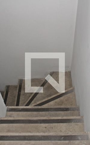 Casa para alugar com 250m², 4 quartos e 3 vagasEscada