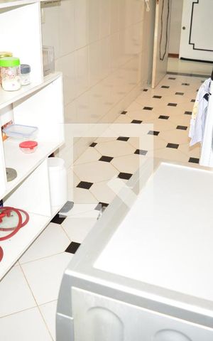 Apartamento para alugar com 50m², 2 quartos e 1 vagaCozinha com área de serviços e banheiro