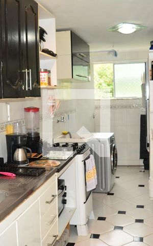Apartamento para alugar com 50m², 2 quartos e 1 vagaCozinha com área de serviços e banheiro