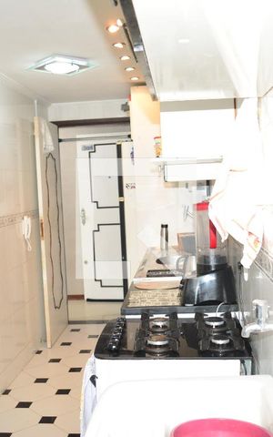 Apartamento para alugar com 50m², 2 quartos e 1 vagaCozinha com área de serviços e banheiro