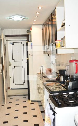 Apartamento para alugar com 50m², 2 quartos e 1 vagaCozinha com área de serviços e banheiro