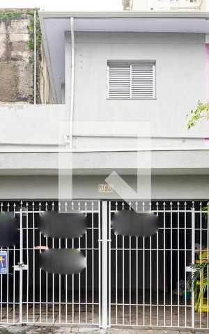 Casa à venda com 112m², 3 quartos e 3 vagas Casa à venda com 112m², 3 quartos e 3 vagasFachada