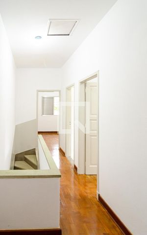 Casa à venda com 112m², 3 quartos e 3 vagas Casa à venda com 112m², 3 quartos e 3 vagasCorredor