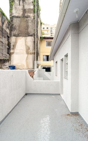 Casa à venda com 112m², 3 quartos e 3 vagas Casa à venda com 112m², 3 quartos e 3 vagasVaranda