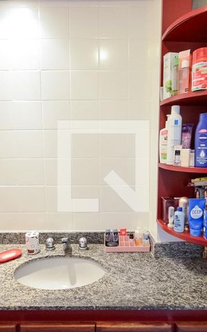 Apartamento para alugar com 70m², 2 quartos e 1 vaga Apartamento para alugar com 70m², 2 quartos e 1 vagaBanheiro da Suíte