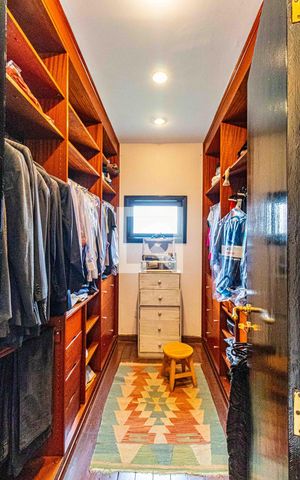 Casa à venda com 540m², 5 quartos e 2 vagas Casa à venda com 540m², 5 quartos e 2 vagasSuite 01 - Closet