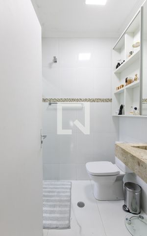 Casa à venda com 200m², 3 quartos e 2 vagas Casa à venda com 200m², 3 quartos e 2 vagasBanheiro