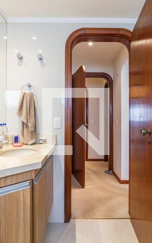 Apartamento à venda com 291m², 4 quartos e 4 vagasBanheiro da Suíte 2