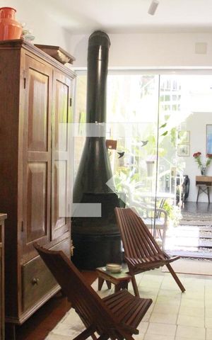 Casa à venda com 173m², 3 quartos e 2 vagasSala