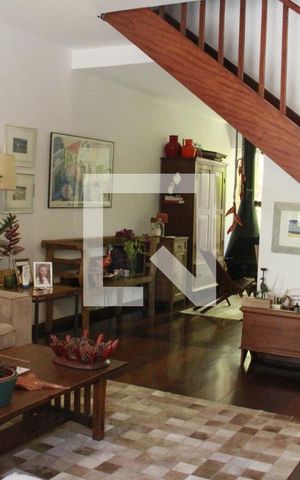 Casa à venda com 173m², 3 quartos e 2 vagasSala