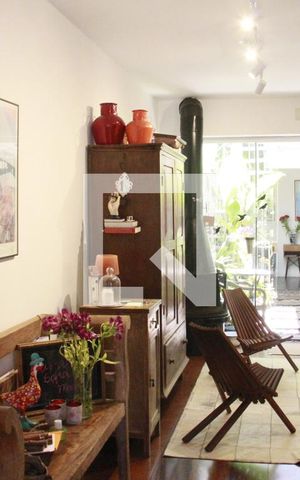 Casa à venda com 173m², 3 quartos e 2 vagasSala