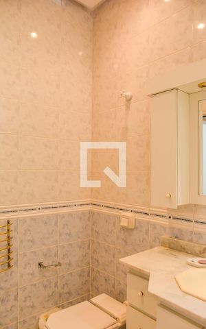 Casa à venda com 300m², 3 quartos e 3 vagas Casa à venda com 300m², 3 quartos e 3 vagasBanheiro 2