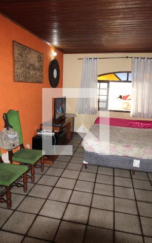 Casa à venda com 599m², 4 quartos e 2 vagasSala