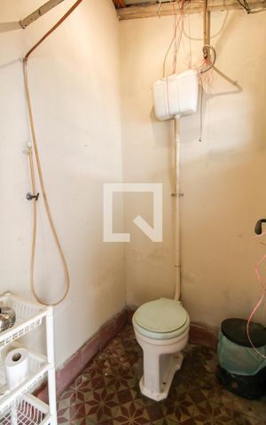 Casa à venda com 360m², 2 quartos e 1 vaga Casa à venda com 360m², 2 quartos e 1 vagaBanheiro de serviço
