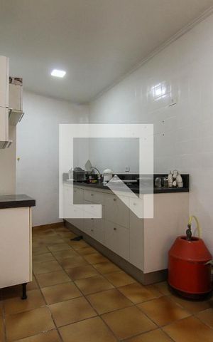 Casa à venda com 360m², 2 quartos e 1 vaga Casa à venda com 360m², 2 quartos e 1 vagaCozinha