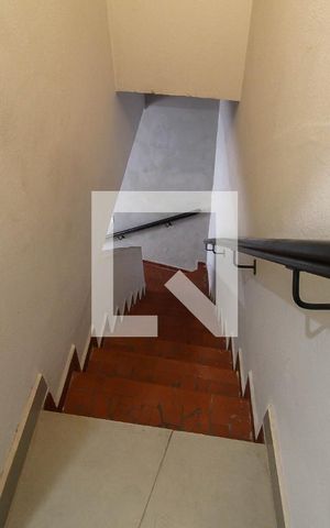 Casa à venda com 360m², 2 quartos e 1 vaga Casa à venda com 360m², 2 quartos e 1 vagaEscada