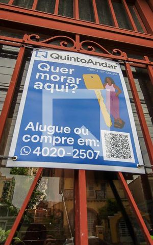 Casa à venda com 360m², 2 quartos e 1 vaga Casa à venda com 360m², 2 quartos e 1 vagaFachada