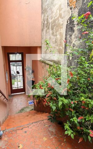 Casa à venda com 360m², 2 quartos e 1 vaga Casa à venda com 360m², 2 quartos e 1 vagaEntrada