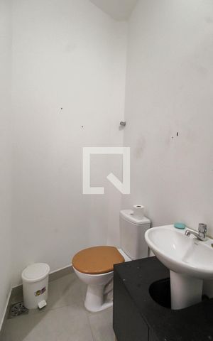 Casa à venda com 360m², 2 quartos e 1 vaga Casa à venda com 360m², 2 quartos e 1 vagaBanheiro